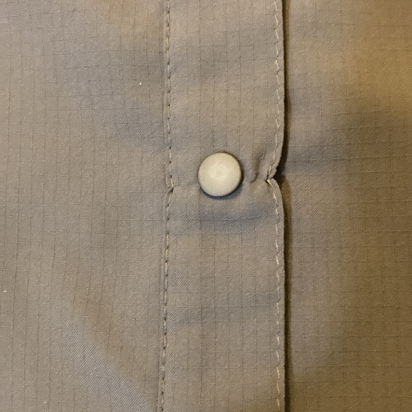 Patagonia Women’s Long Sleeve, Snap closure, Taupe Brown, Lightweight Shirt - Picture 12 of 13